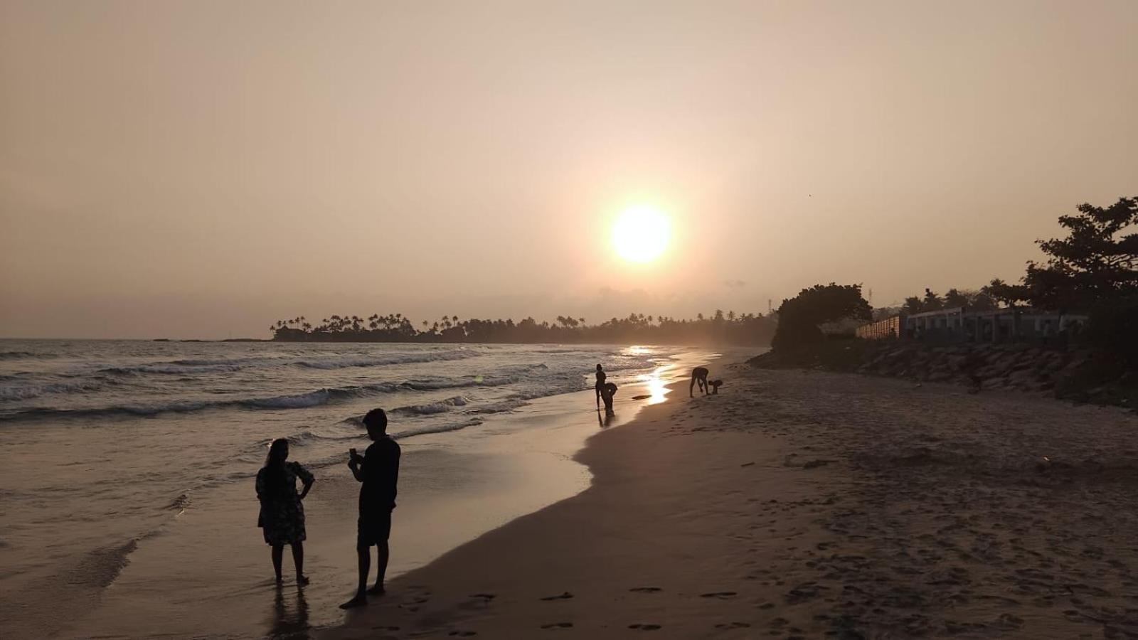 Devon Surf . Inn - Hiriketiya Dikwella Ngoại thất bức ảnh