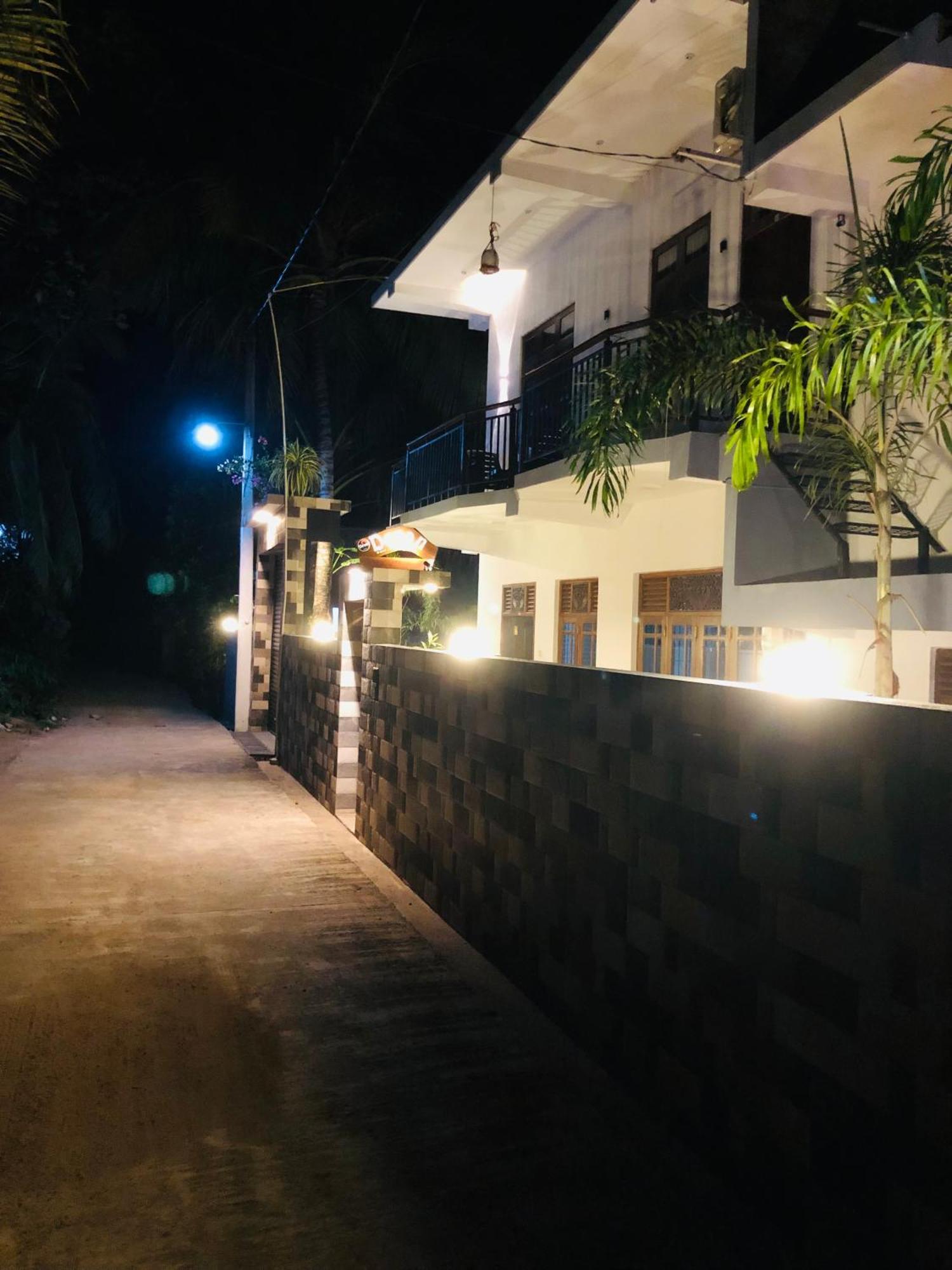 Devon Surf . Inn - Hiriketiya Dikwella Ngoại thất bức ảnh