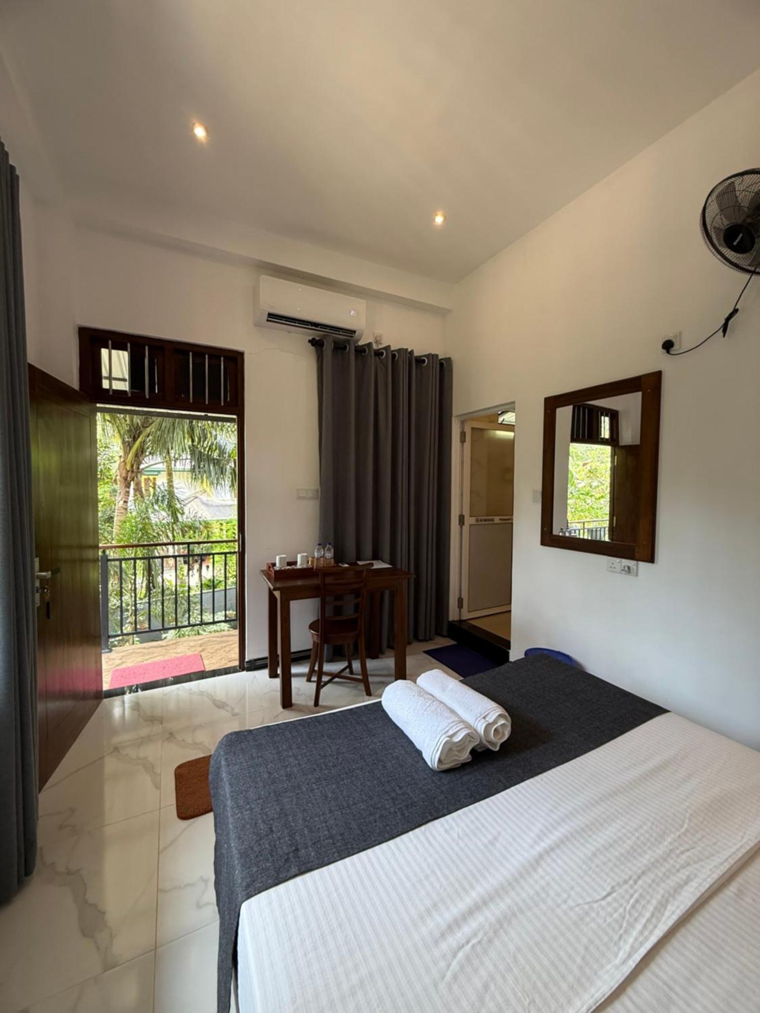 Devon Surf . Inn - Hiriketiya Dikwella Ngoại thất bức ảnh